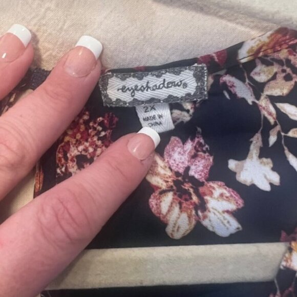 Bohemian Style Eyeshadow Floral Oversized Top 2X - Picture 5 of 7